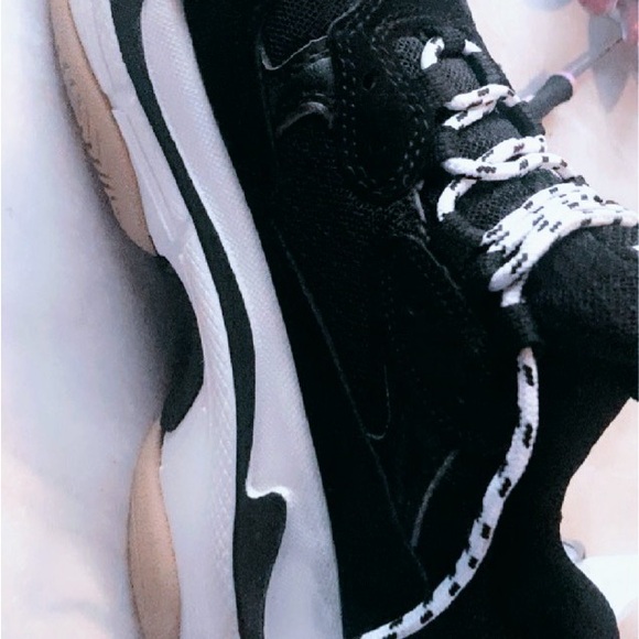 MEN'S TRIPLE S SNEAKER IN BLACK BALENCIAGA - Picture 4 of 6